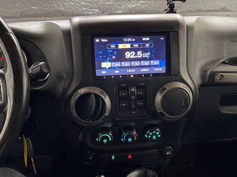 Used 2016 Jeep Wrangler Unlimited Sport w/ Quick Order Package 23S AWD/4WD image 13