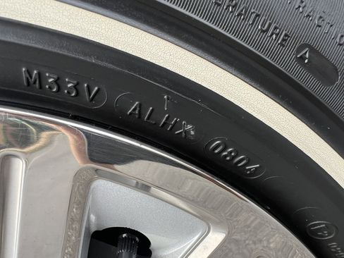 Used 2004 Ford Crown Victoria image 85