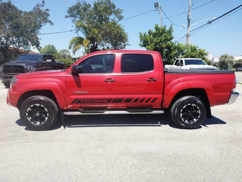 Used 2014 Toyota Tacoma PreRunner w/ SR5 Package RWD image 4