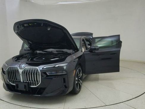 Used 2023 BMW 740i w/ Parking Assistance Package image 72