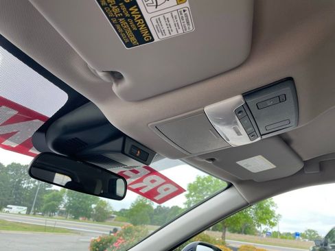 Used 2025 Nissan Rogue SV image 20