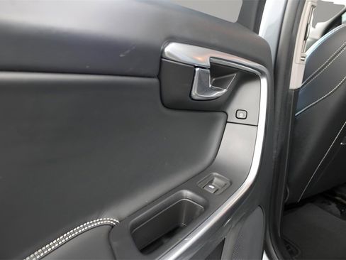 Used 2017 Volvo S60 T5 Dynamic image 32