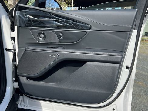 New 2026 Lincoln Nautilus Reserve AWD/4WD image 8