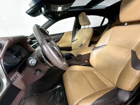 Used 2020 Lexus ES 350 Ultra Luxury w/ Accessory Package 2 FWD image 3