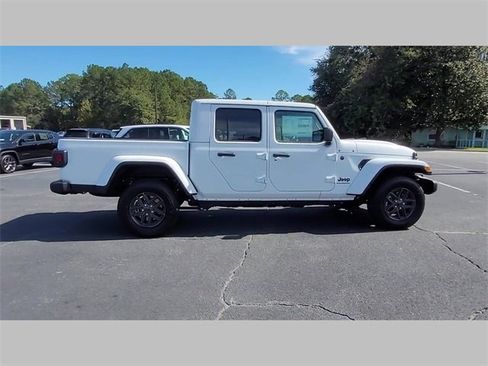 New 2025 Jeep Gladiator Sport image 36