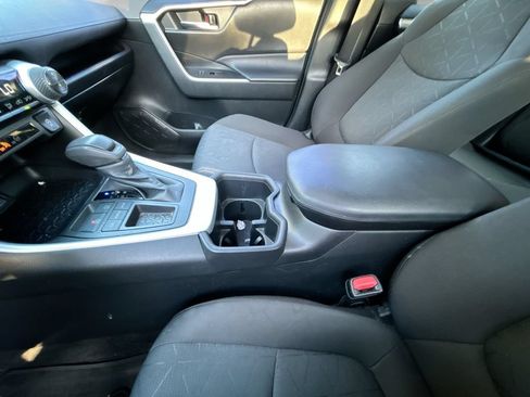 Used 2022 Toyota RAV4 XLE FWD image 20