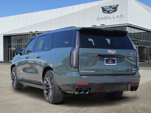 Certified 2025 Cadillac Escalade ESV V AWD/4WD image 4