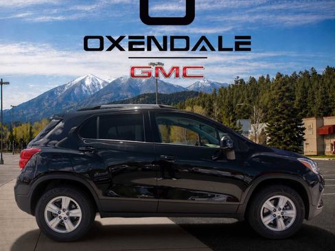 Used 2022 Chevrolet Trax LT w/ LT Convenience Package AWD/4WD image 8