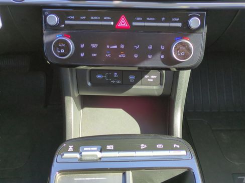 Certified 2025 Hyundai Tucson Limited AWD/4WD image 18
