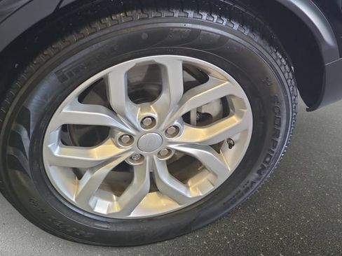 Used 2018 Land Rover Discovery SE AWD/4WD image 36