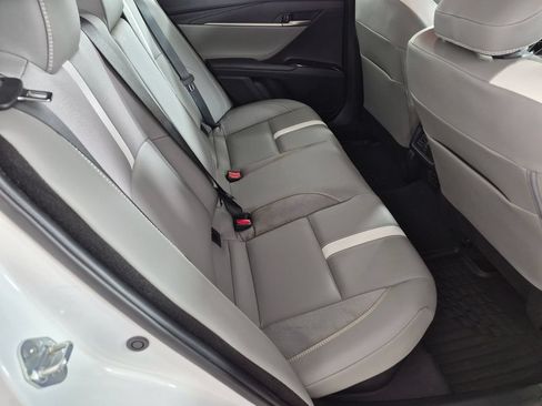 Used 2025 Toyota Camry SE FWD image 27
