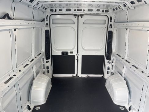 New 2026 RAM ProMaster 2500 w/ Quick Order Package 22G SLT image 16