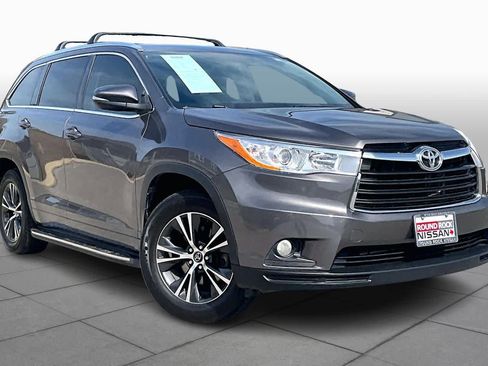 Used 2016 Toyota Highlander XLE image 3