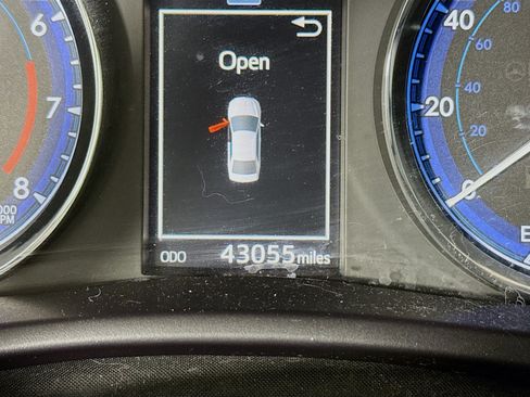 Used 2018 Toyota Corolla SE FWD image 16