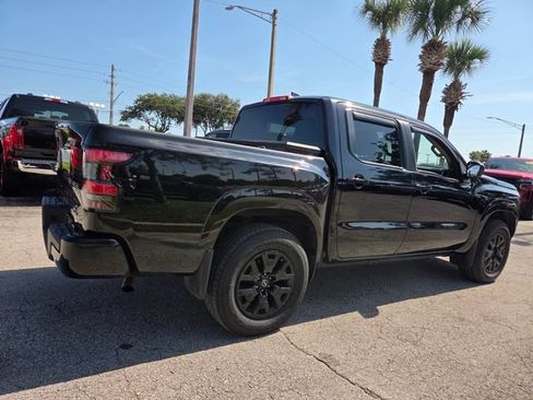 Used 2022 Nissan Frontier SV AWD/4WD image 7