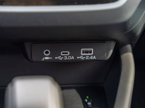 Used 2025 Subaru Forester Premium AWD/4WD image 37