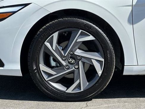 Certified 2025 Hyundai Elantra Sport image 26