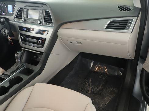 Used 2015 Hyundai Sonata SE w/ Option Group 09 image 19