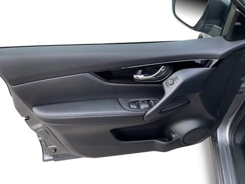 Used 2021 Nissan Rogue Sport SV image 20