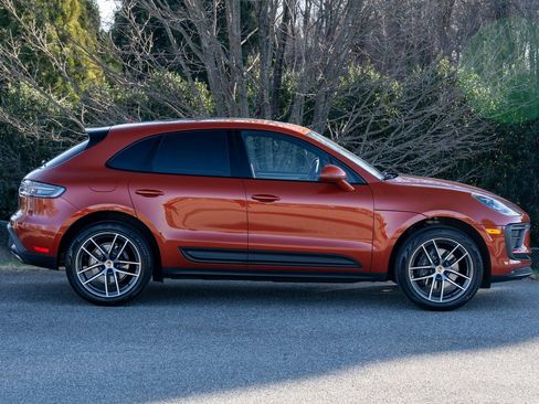Certified 2022 Porsche Macan image 8