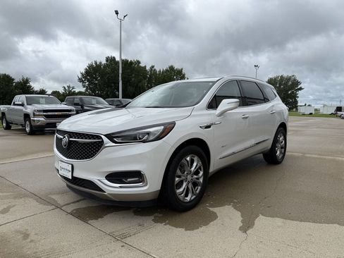 Used 2018 Buick Enclave Avenir w/ Avenir Technology Package image 2