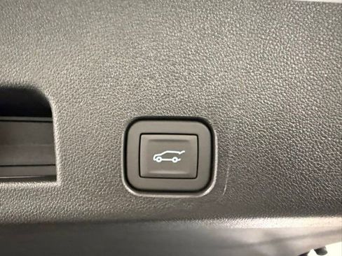 New 2026 Chevrolet Traverse High Country w/ LPO, Floor Liner Package image 9