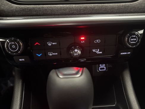 New 2025 Jeep Compass Latitude image 20