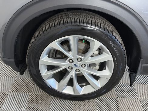 Used 2023 Ford Explorer Platinum w/ Technology Package AWD/4WD image 8