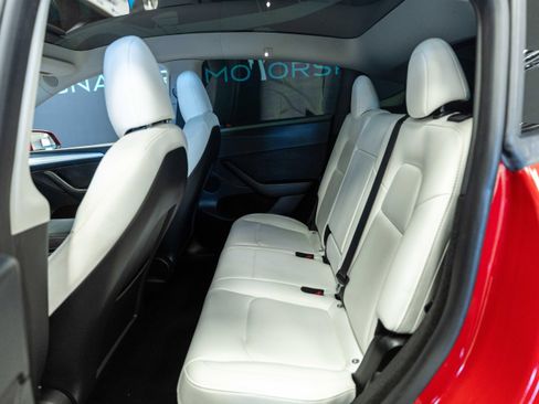 Used 2023 Tesla Model Y Performance AWD/4WD image 12