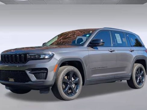 Used 2023 Jeep Grand Cherokee L Laredo image 1