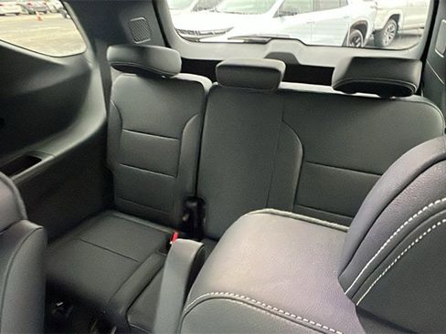 New 2026 Chevrolet Traverse LT image 17