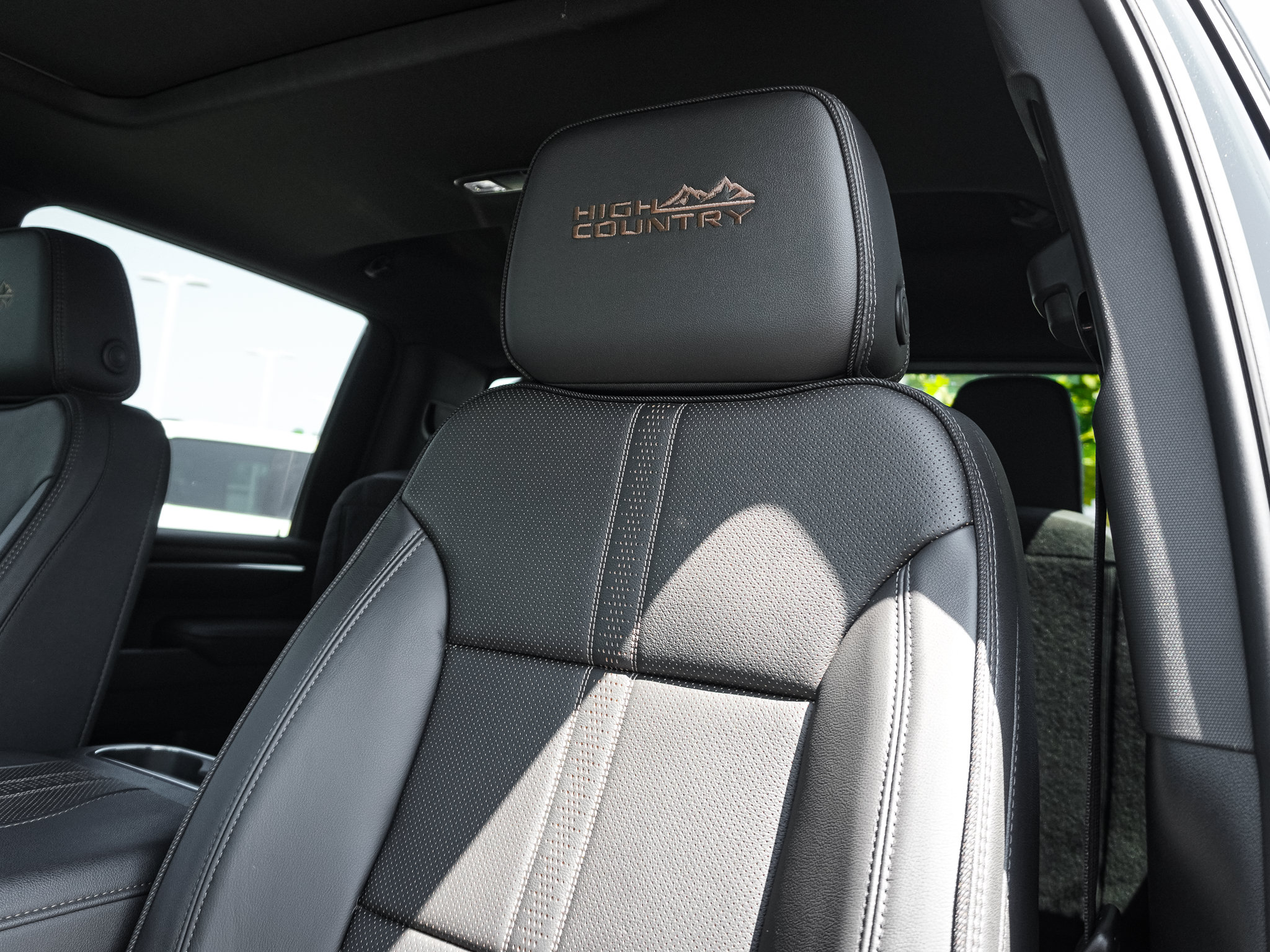 Used 2025 Chevrolet Silverado 2500 High Country w/ High Country Premium Package AWD/4WD image 16