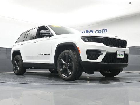 Used 2023 Jeep Grand Cherokee Altitude AWD/4WD image 25