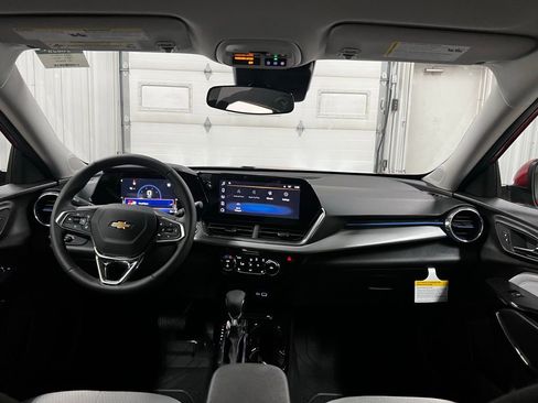 New 2026 Chevrolet Trax LT w/ LT Convenience Package FWD image 31