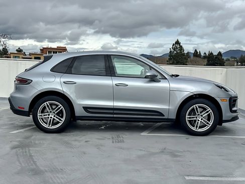 Used 2025 Porsche Macan image 9