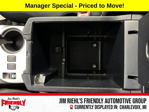 Used 2018 Toyota 4Runner SR5 AWD/4WD image 30