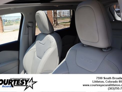 Used 2019 Jeep Cherokee Limited w/ Luxury Group AWD/4WD image 22
