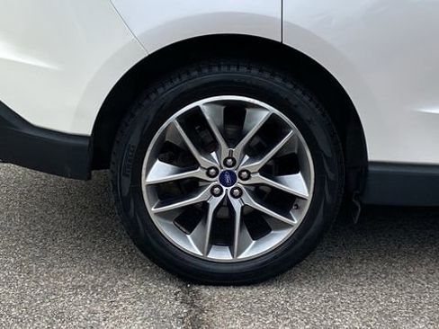 Used 2018 Ford Edge Titanium w/ Equipment Group 301A AWD/4WD image 11