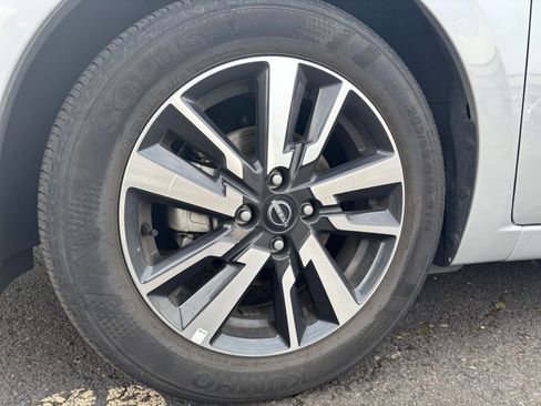 Used 2025 Nissan Versa SV FWD image 28