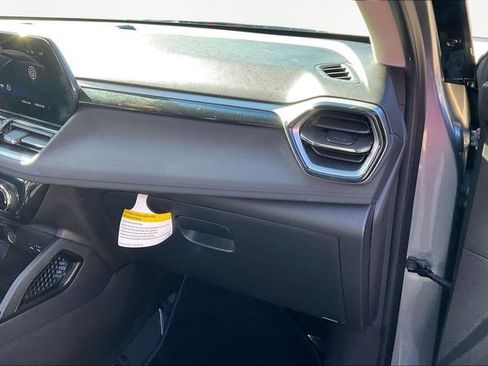 Used 2024 Chevrolet TrailBlazer LT w/ LT Cold Weather Package image 18