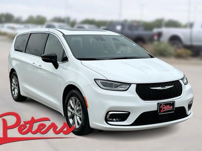 Used 2026 Chrysler Pacifica Limited