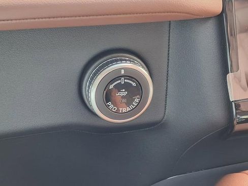 New 2026 Lincoln Navigator L Reserve AWD/4WD image 15