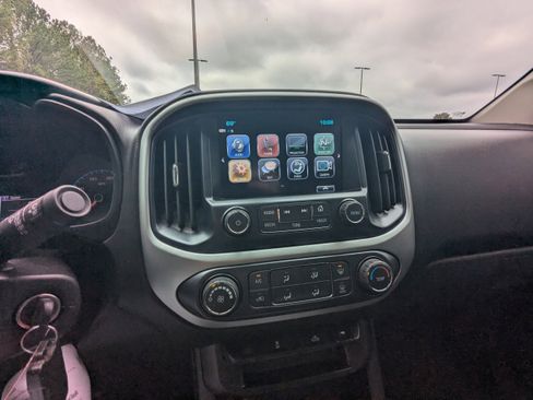 Used 2018 Chevrolet Colorado LT w/ LT Convenience Package image 4