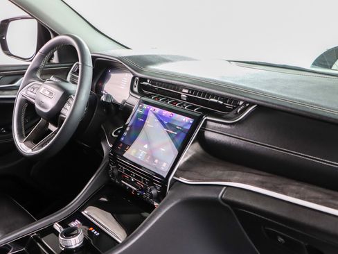 Used 2023 Jeep Grand Cherokee L Limited image 26