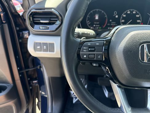 Used 2025 Honda Pilot Touring image 19