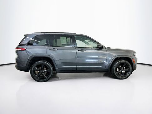 Used 2023 Jeep Grand Cherokee Altitude image 10