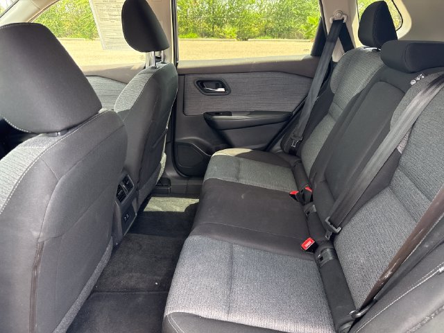 Used 2023 Nissan Rogue SV FWD image 12