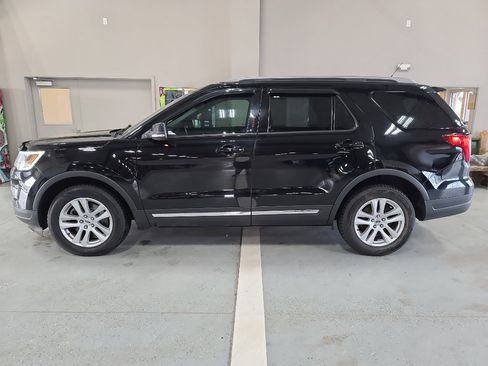 Used 2018 Ford Explorer XLT w/ Equipment Group 202A image 1