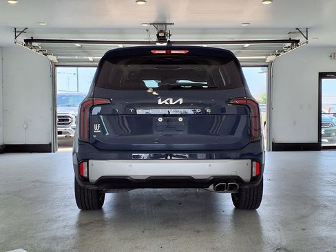 Used 2023 Kia Telluride EX w/ EX Captain's Chair Package FWD image 17