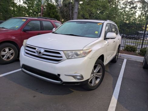 Used 2011 Toyota Highlander Limited w/ Tow Pkg image 4